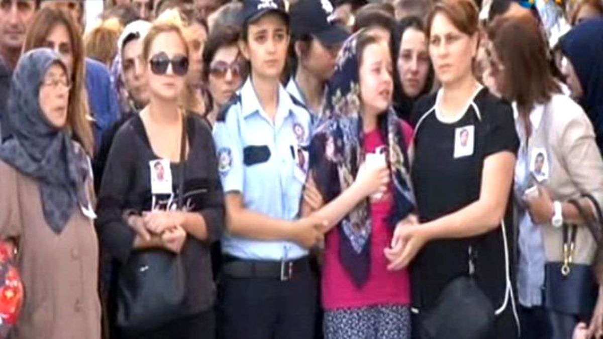 Şehit Şube Müdürü Çeken'in Kızı Gözyaşlarına Boğuldu