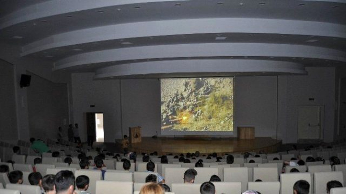 Seydişehir\'de Yaz Spor Okulu Öğrencilerine Çanakkale Filmi