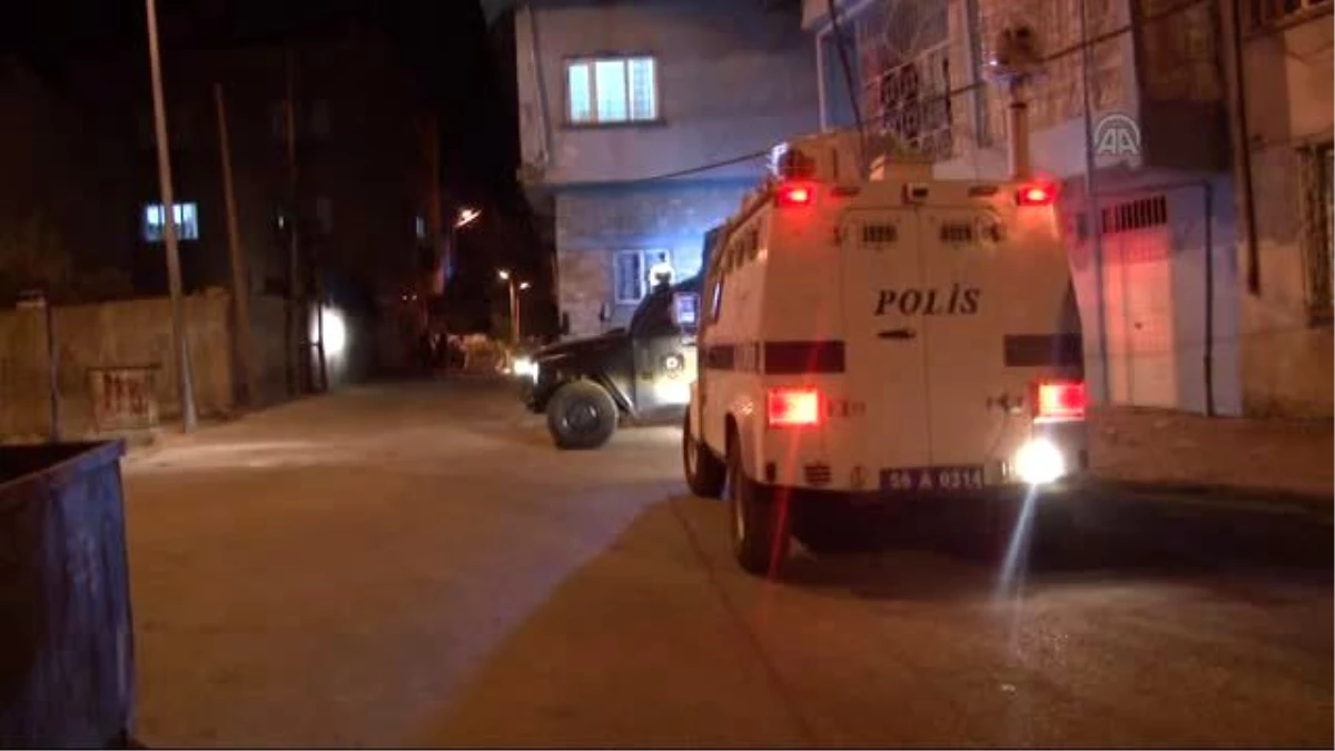 Siirt\'te Askere Roketatarlı, Polise El Yapımı Patlayıcıyla Saldırı