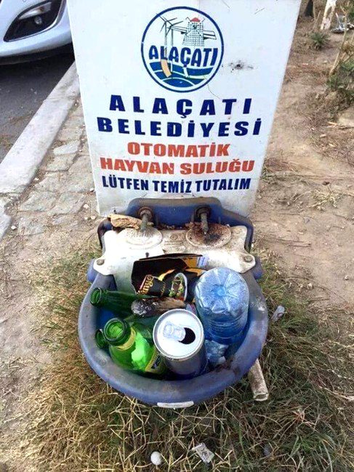 Su Kaplarına Çöp Attılar, Hayvanlar Susuz Kaldı