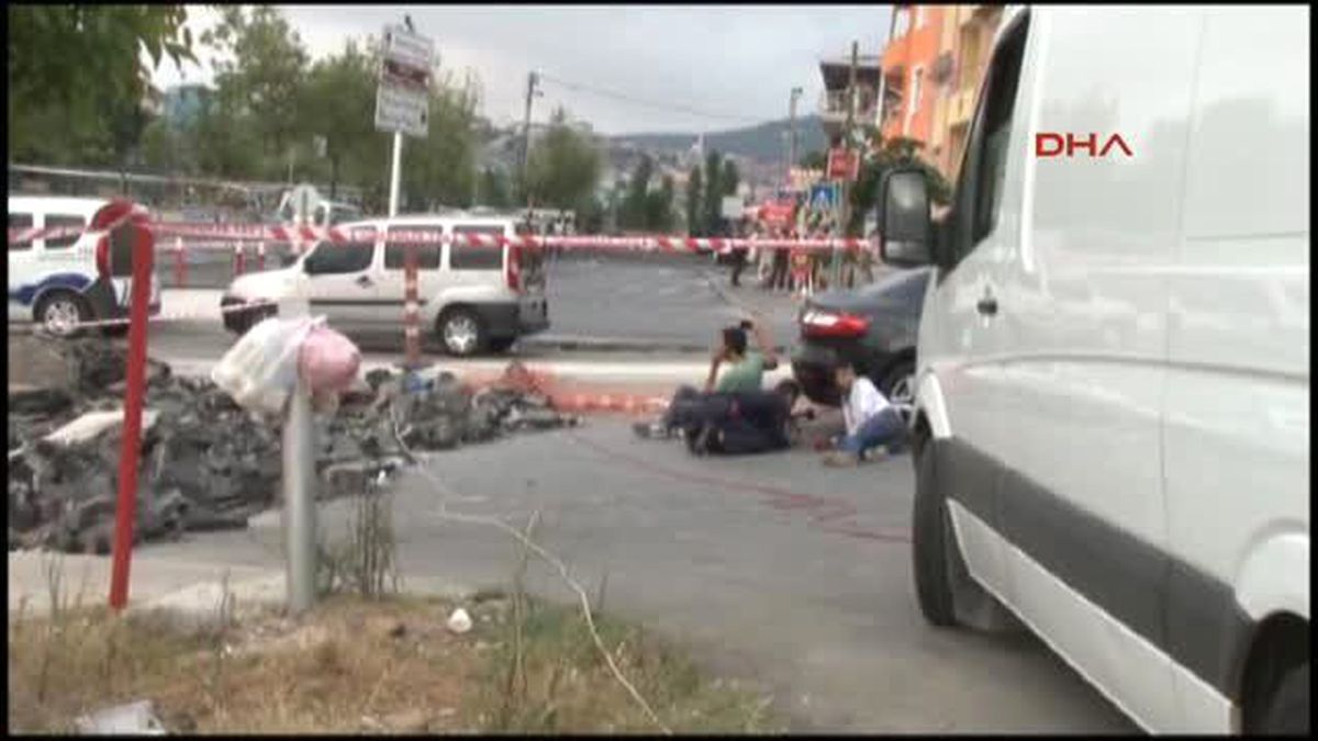 Sultanbeyli'de İnceleme Yapan Polislerin Üzerine Ateş Açıldı!