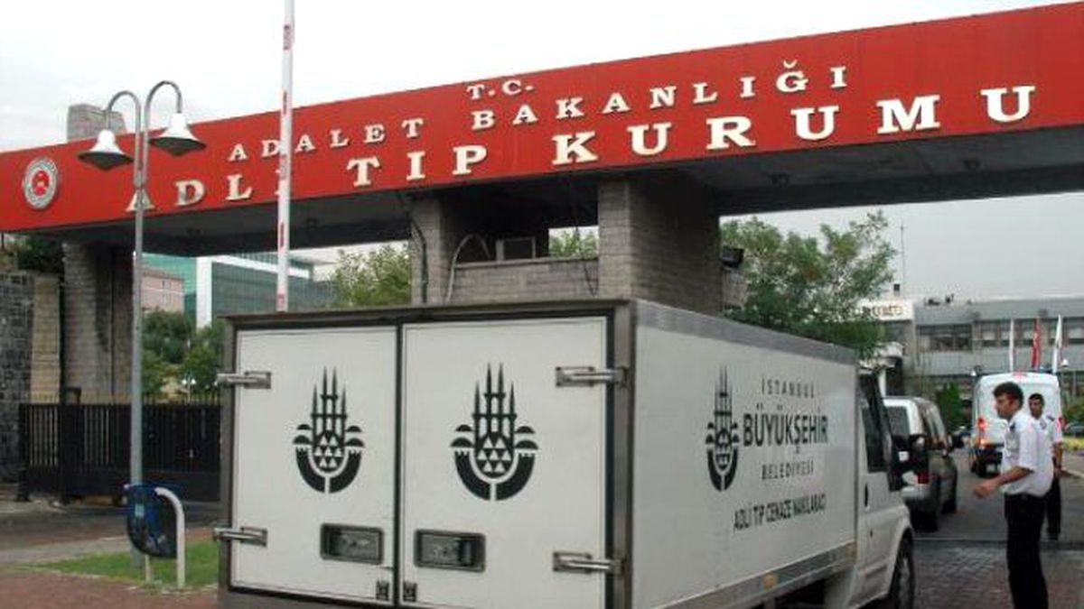 Sultanbeyli\'de Öldürülen 2 Kişinin Cenazesi Adli Tıp Kurumu\'na Getirildi