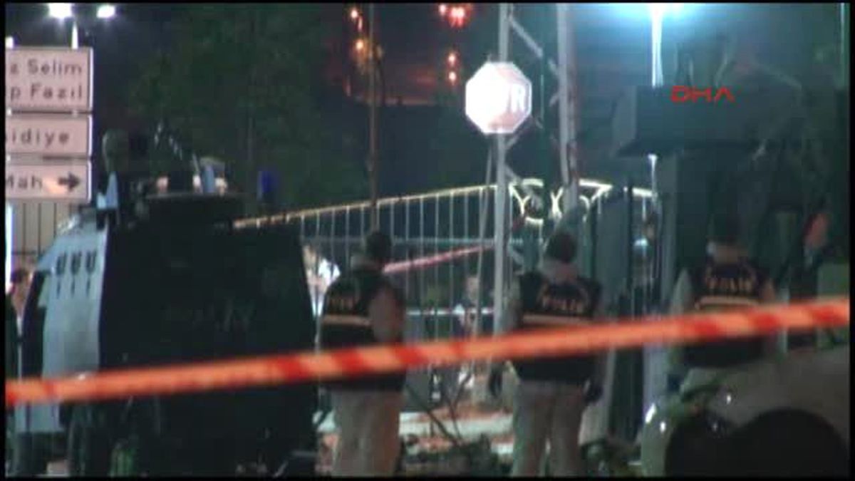 Sultanbeyli\'nde Bombalı Araçla Polis Merkezine Saldırı