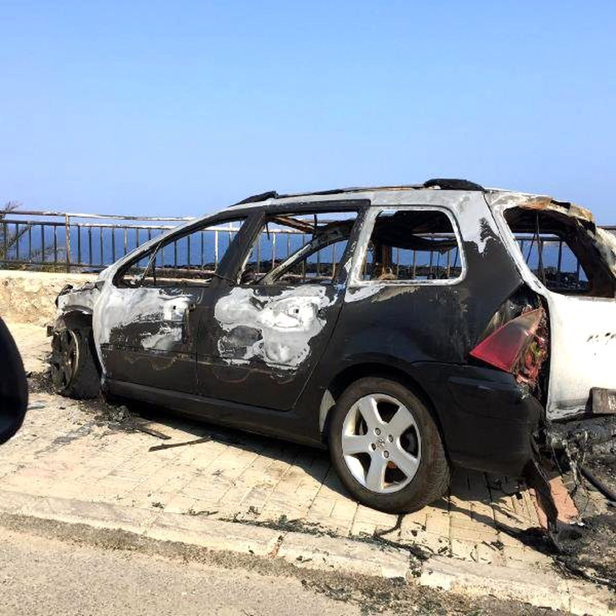 Teras Katta Başlayan Yangın Otomobili de Kül Etti