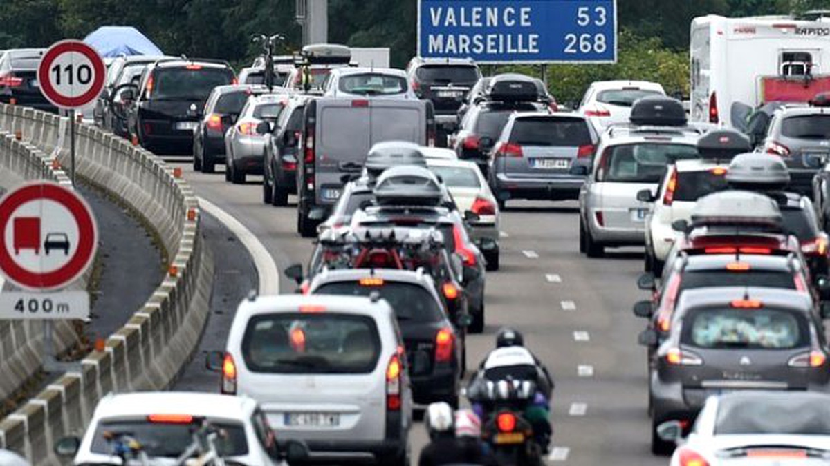 Üç Yaşındaki Kızlarını Otoban Kenarında Unuttular