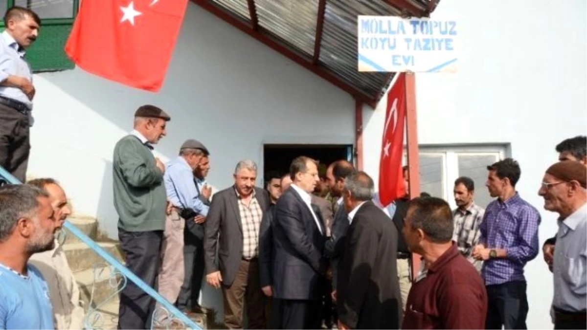 Vali Taşyapan, Şehit Er Abdulhalık Araz\'ın Ailesine Taziye Ziyaretinde Bulundu