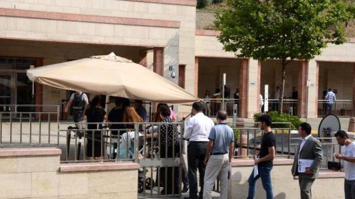 ABD Başkonsolosluğu\'na Gelenler Didik Didik Aranıyor