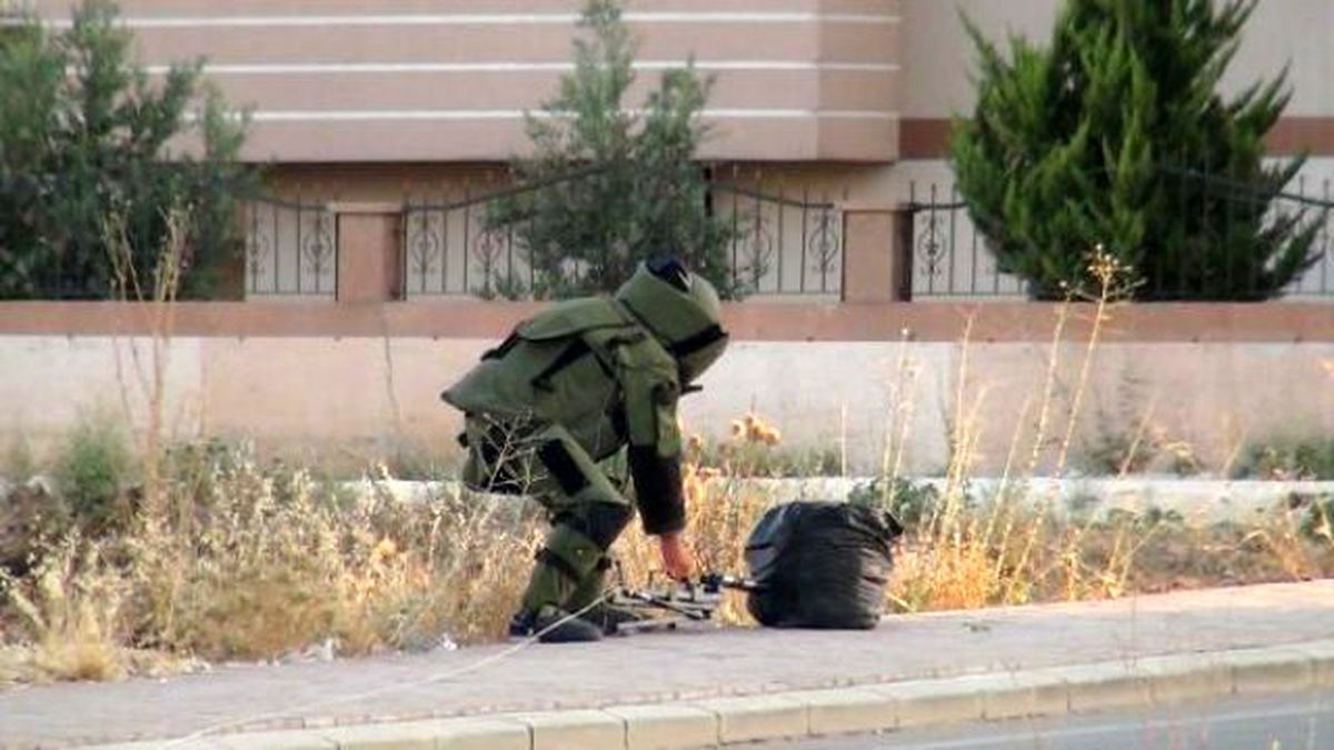 Adıyaman\'da Bomba Paniği Yaşatan Şüpheli Poşetten Çöp Çıktı