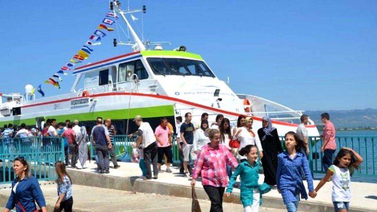 Akşemseddin Gemisinde İndirim İzdihamı