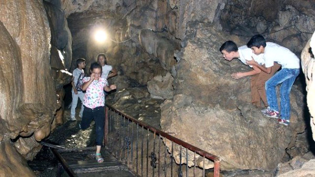 Altı Mağara, Üstü Güreş Alanı