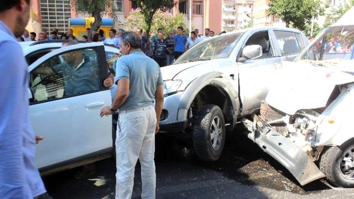 Araçlar Birbirine Girdi Karayolu Savaş Alanına Döndü