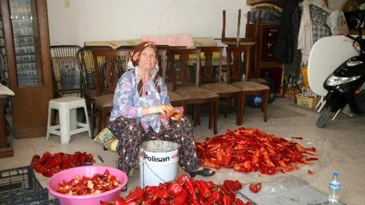 Biber Salçası Yapma Geleneği Sürüyor