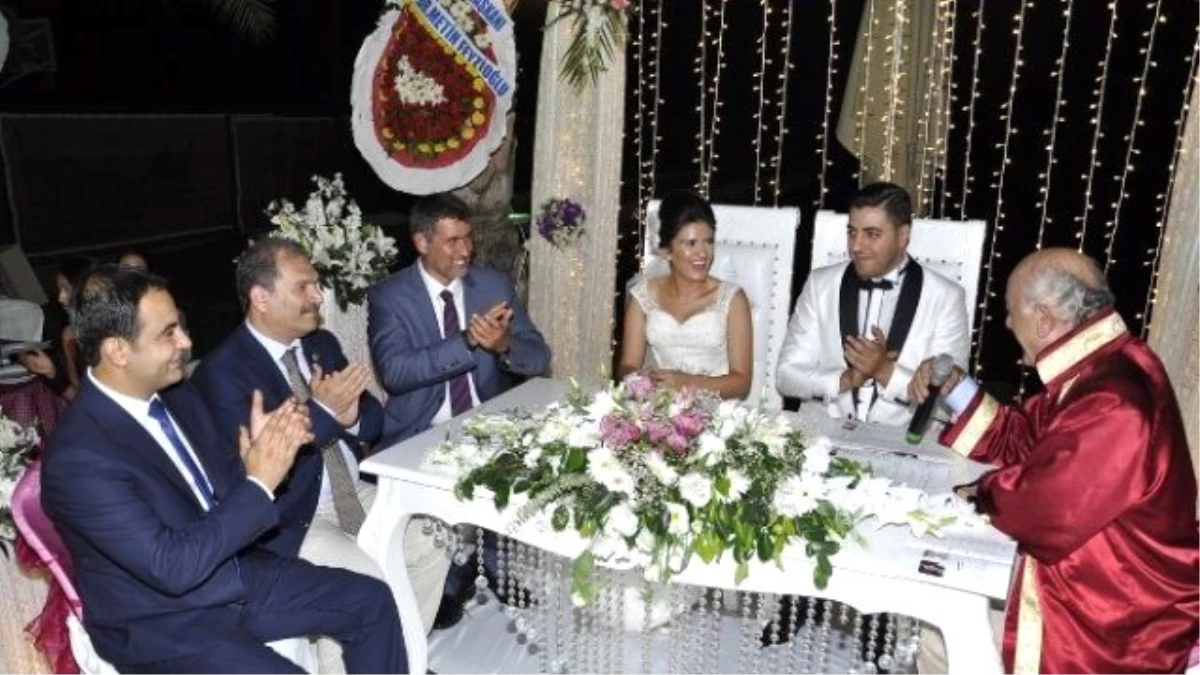 Feyzioğlu ve Durgun İskenderun\'da Nikah Şahiti Oldu