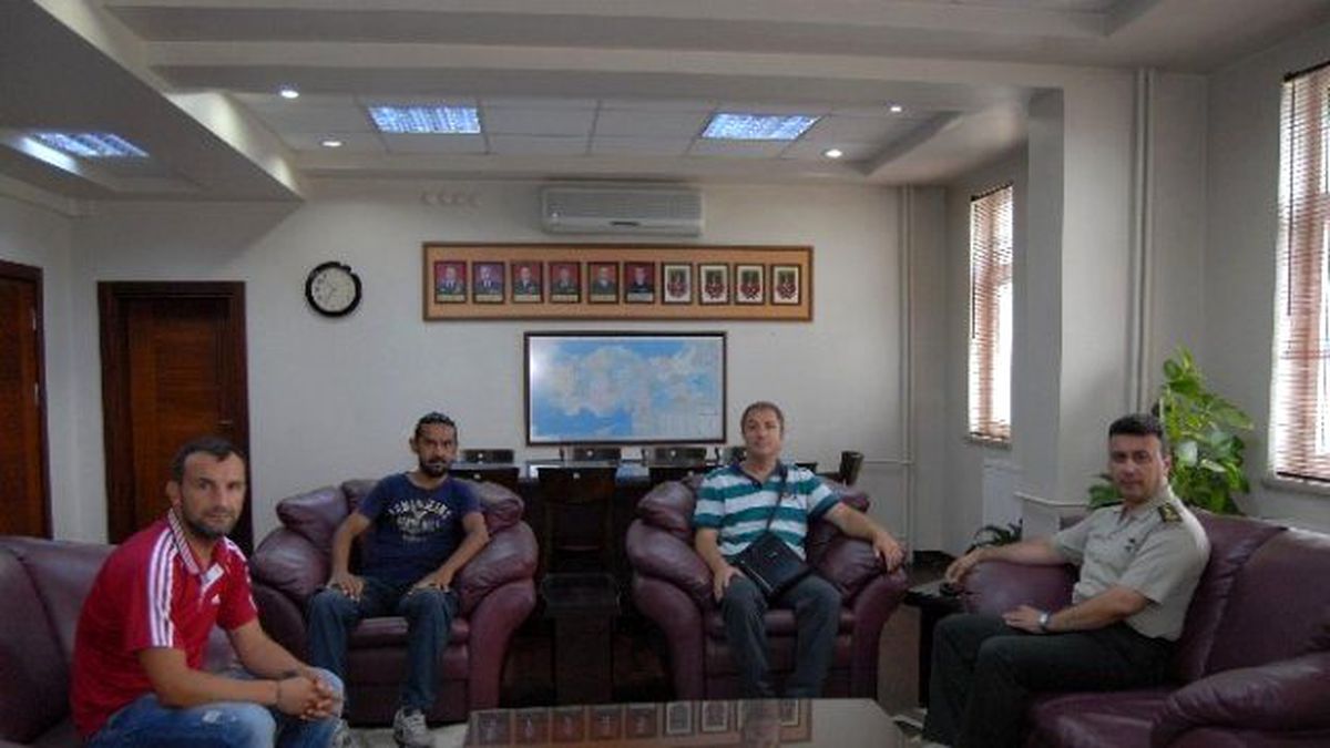 Düzce\'de Gazetecilerden Komutana Ziyaret