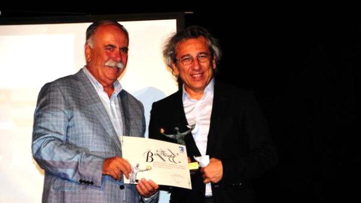 Homer Award" Goes To Editor Personnely Sued By Erdogan Over Syria Trucks Coverage