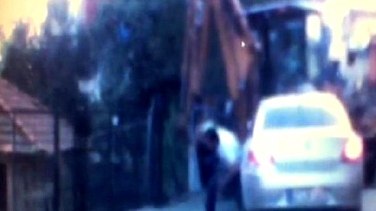 İş Makinesinden Kaçarken Altında Kalıyordu