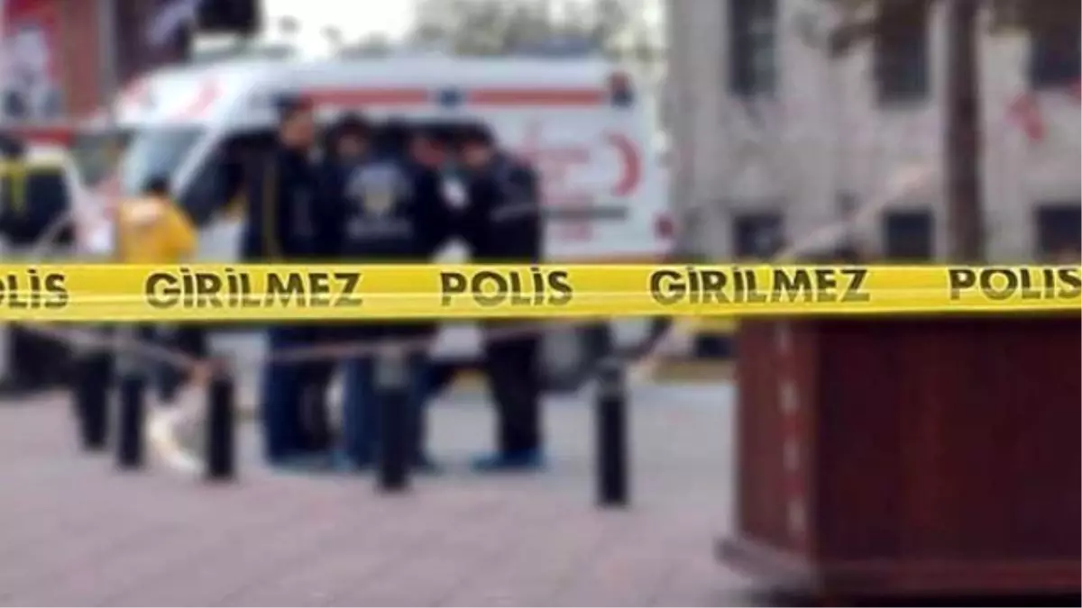 İzmir\'de MHP İlçe Başkanlığı ve Polis Karakolu Yakınında Patlama