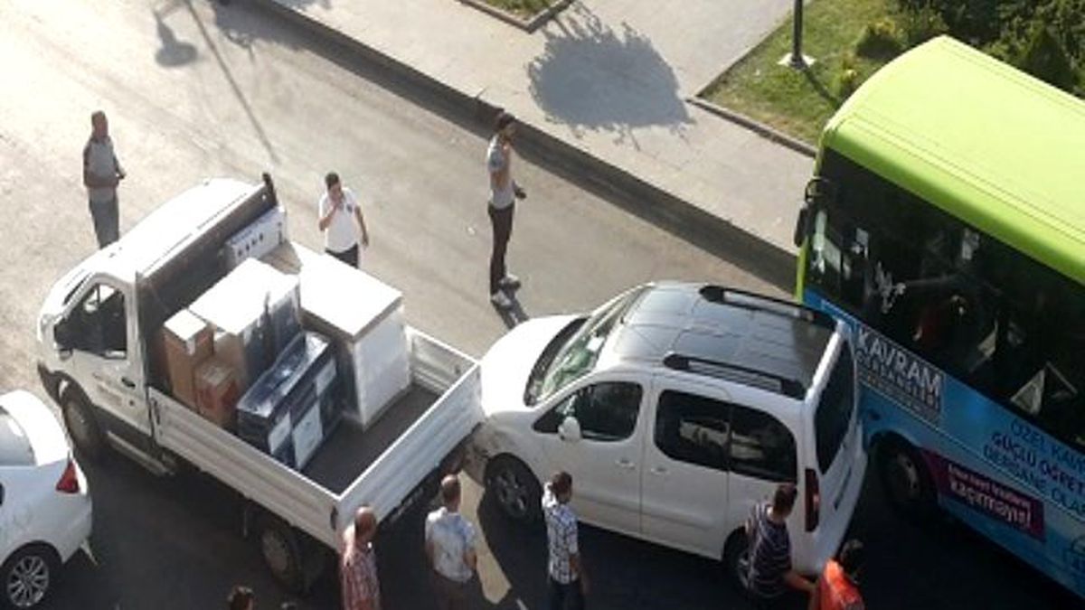 Kazada Anlaşma Olmayınca Trafikte Kuyruk Bir Anda Uzadı