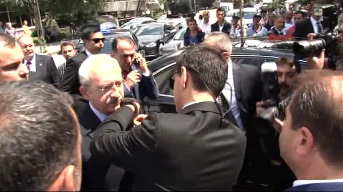 Kılıçdaroğlu, Fikret Otyam\'ın Cenaze Törenine Katıldı