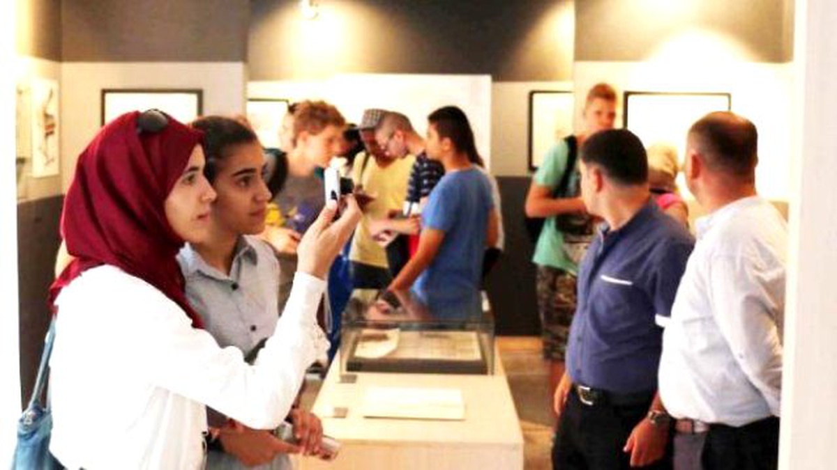 Macar Öğrencilerden Tökeli İmre Anıevi\'ne Ziyaret