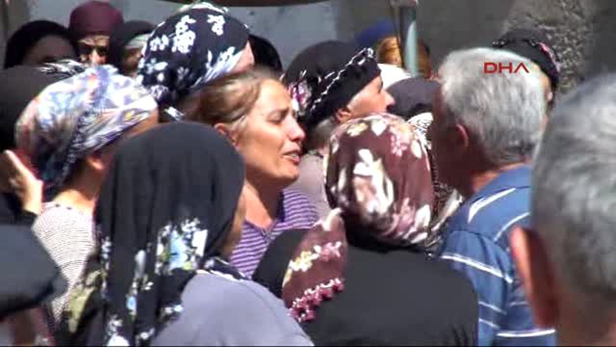 Şehit Onbaşı Barış Aybek\'in Annesi Kürtçe Ağıtlar Yaktı