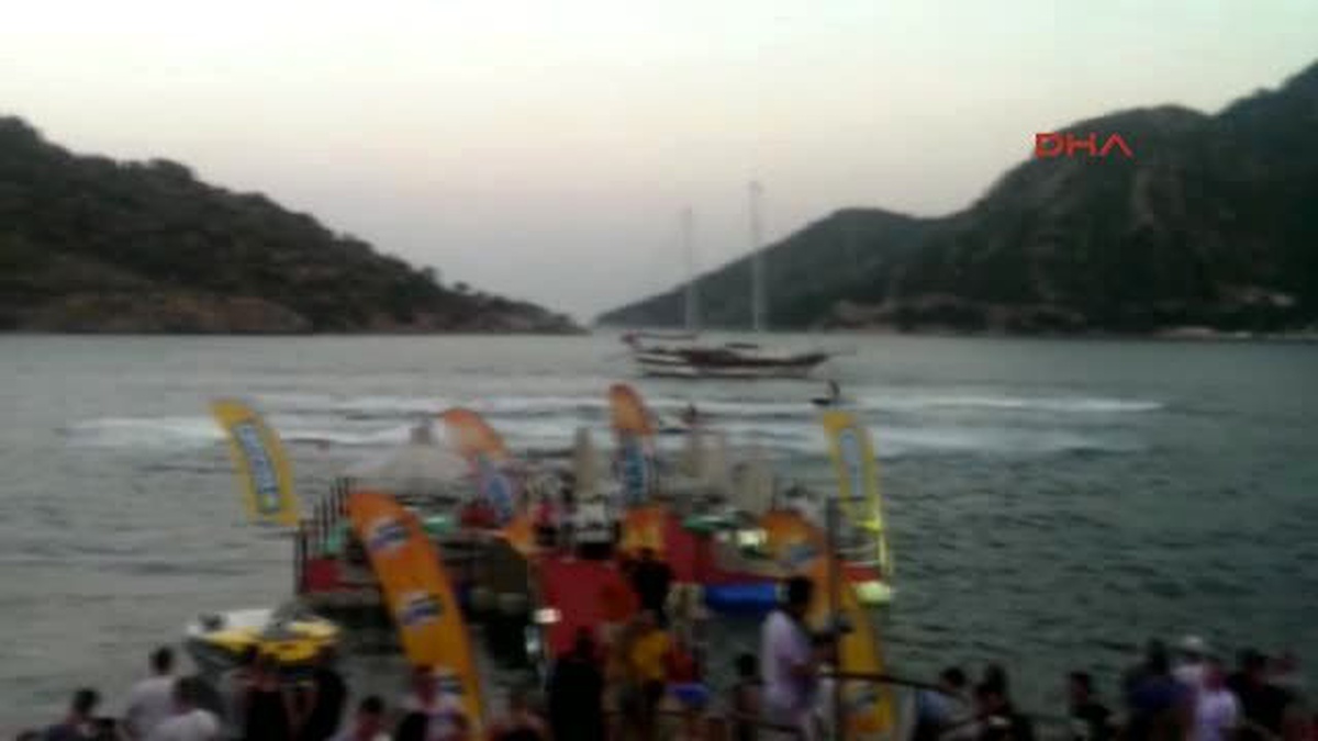 Hollandalılardan Marmaris\'te Plaj Partisi