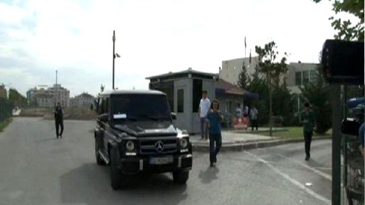 Mehmet Topal\'ın Aracına Ateş Açıldı (2)