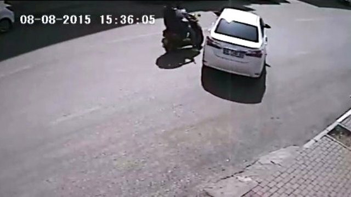 Motosiklet \'U\' Dönüşü Yapmak İsteyen Otomobile Çarptı