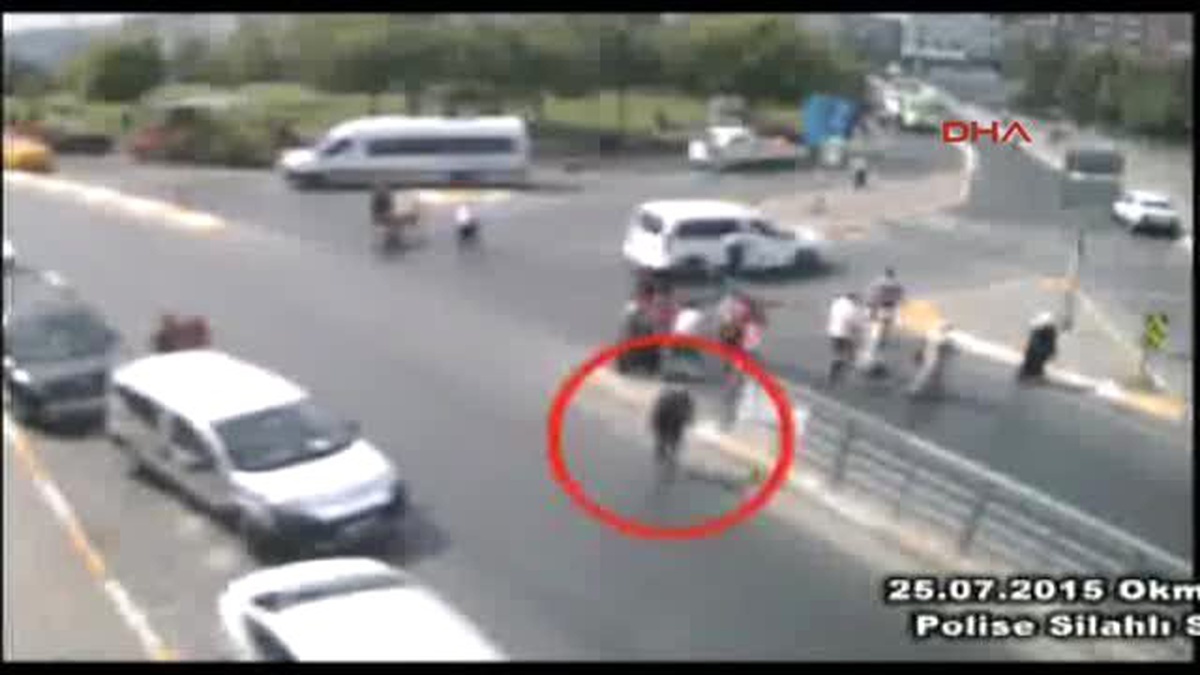 Okmeydanı\'ndaki Polislere Silahlı Saldırı Güvenlik Kamerasında
