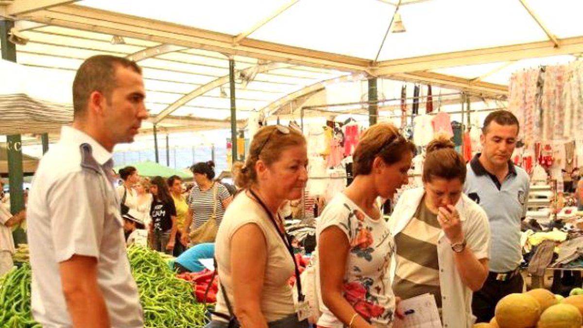 Pazarcı Çileğe Çilek Kokulu Sprey Sıkmış