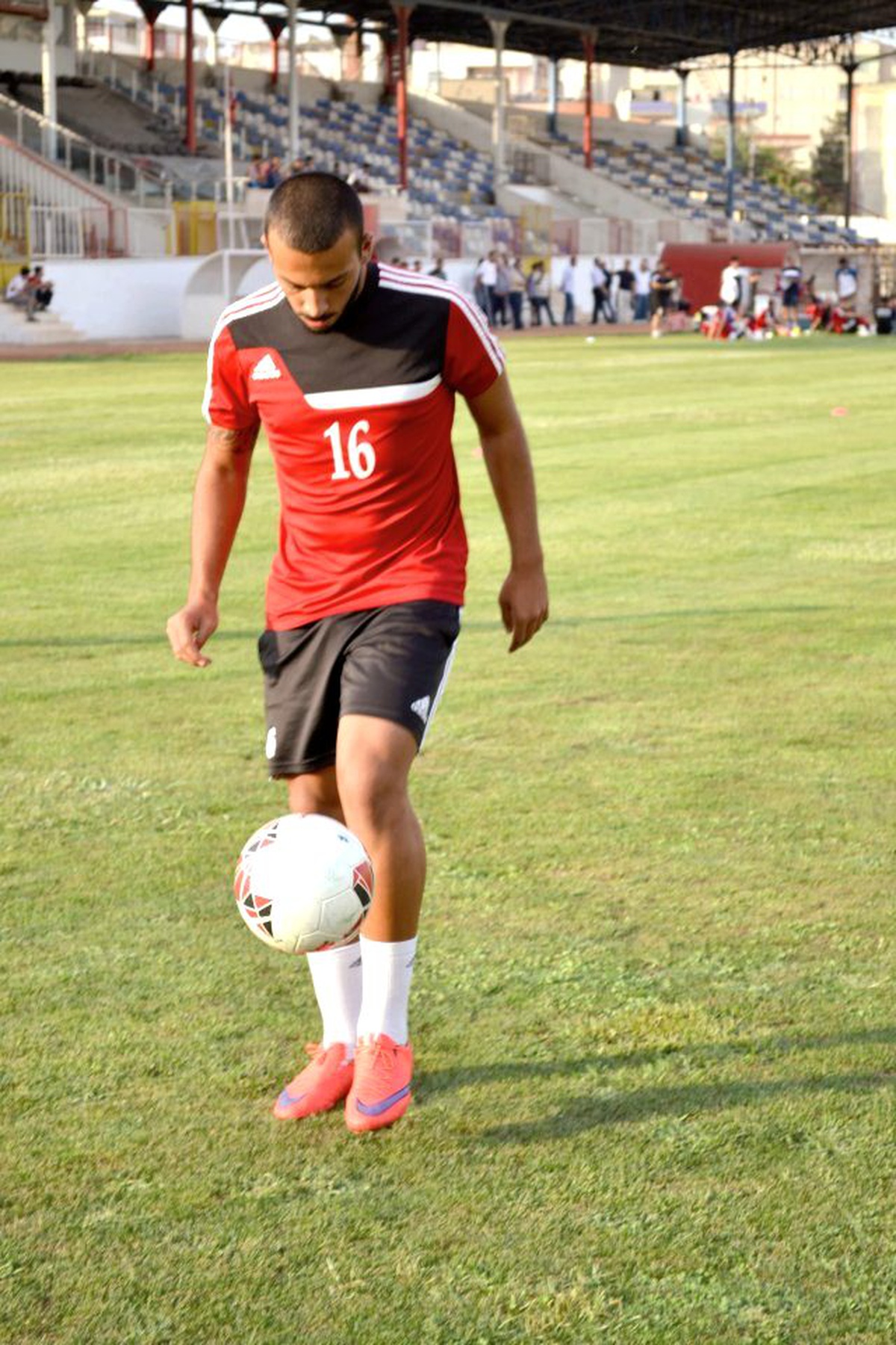 Petrolspor\'da Transfer Çalışmaları Sürüyor