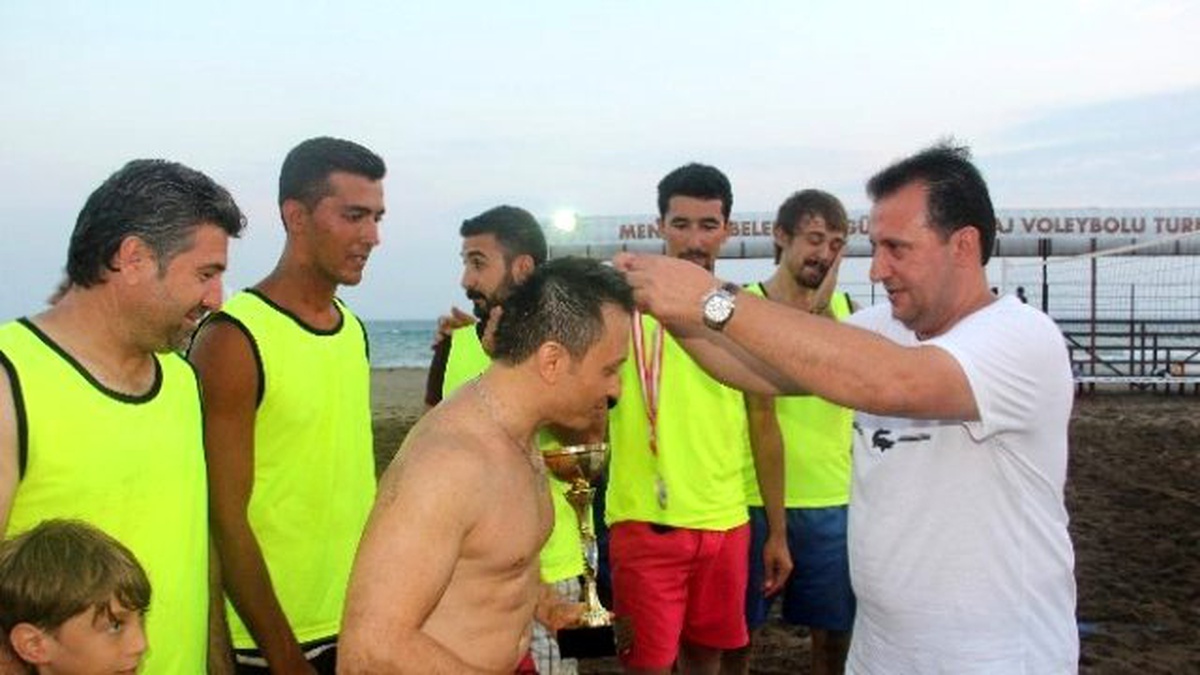 Plaj Voleybolu\'nda Şampiyon Gümüldür Oldu