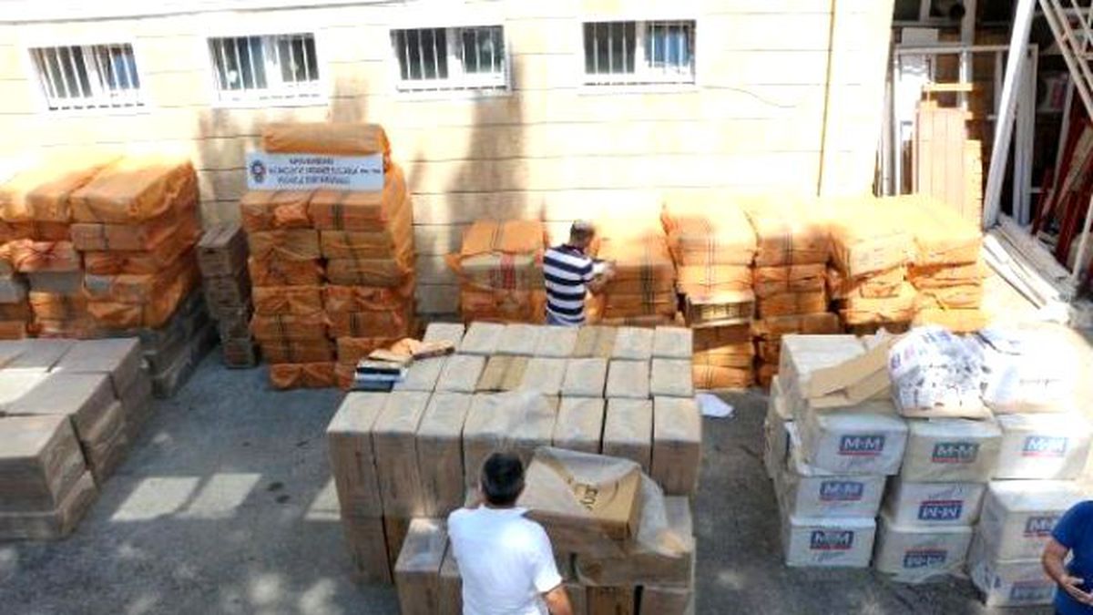 Polisin Ateş Açıp Durdurduğu Kamyonda 200 Bin Paket Kaçak Sigara