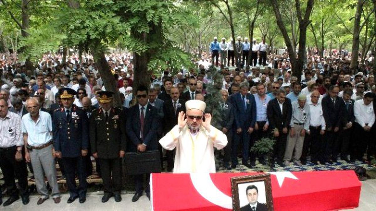 Şehit Emniyet Müdürü Son Yolculuğuna Uğurlandı