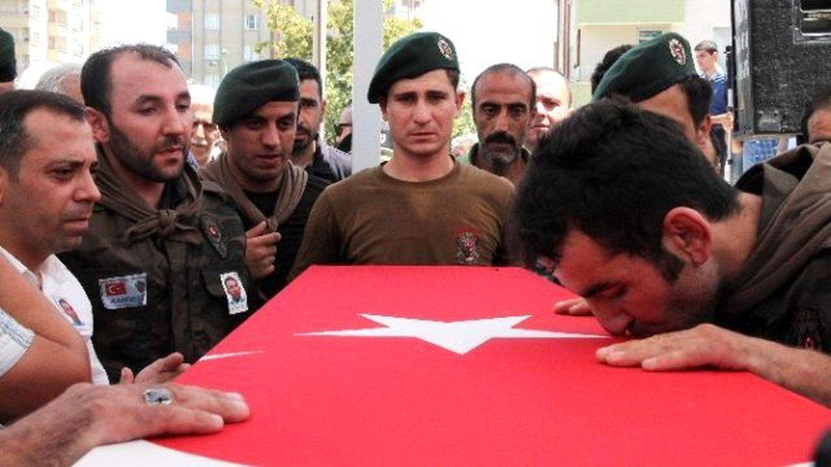 Şehit Kardeşleri Tarafından Özel Harekat Kıyafetleri Giyilerek Uğurlandı