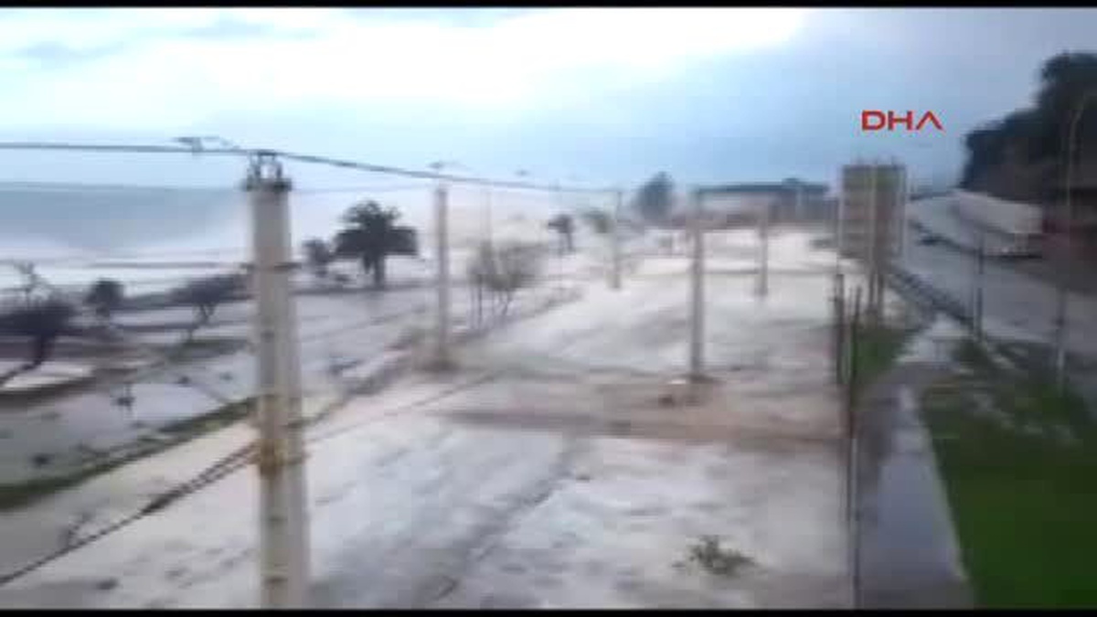 Şili\'de Şiddetli Yağmur ve Fırtına Can Aldı