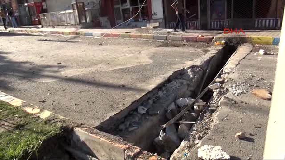 Şırnak\'ta Bombalı Saldırının İzleri Sabah Ortaya Çıktı