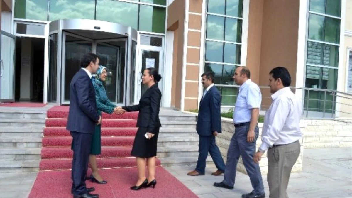 Vali Yardımcısı Özdemir, Aile ve Sosyal Politikalar İl Müdürlüğü\'nü Ziyaret Etti