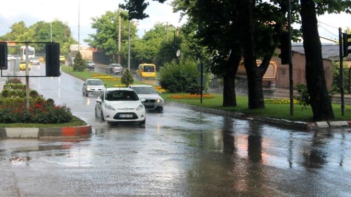 Zonguldak Güne Sağanakla Uyandı