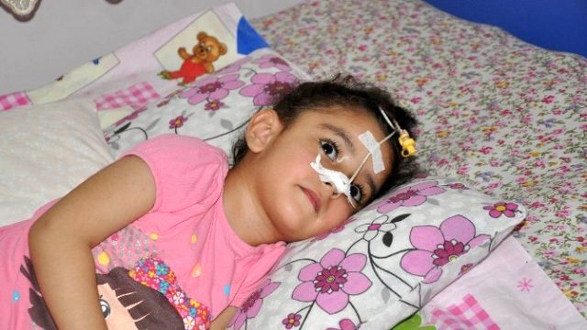 3 Yaşındaki Aslıhan Tedavi Olup Koşacağı Günü Bekliyor