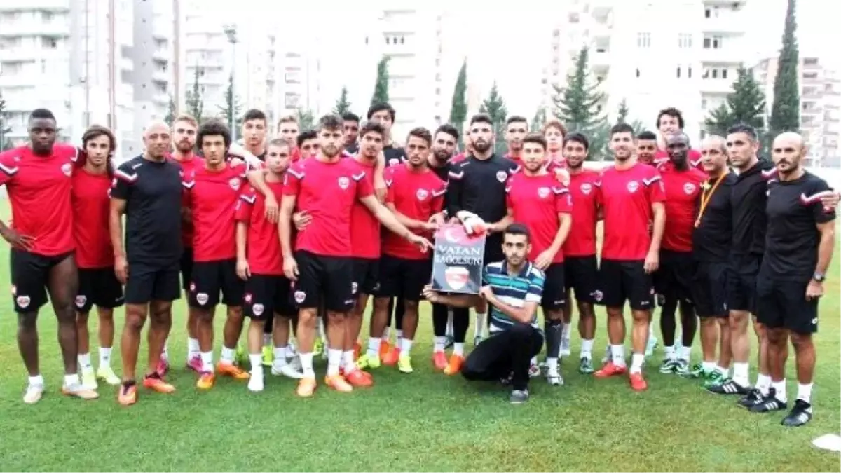 Adanaspor Taraftarından Anlamlı Afiş