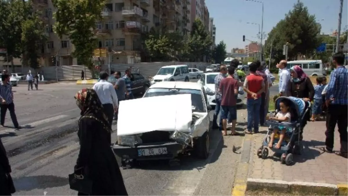 Adıyaman\'da Kaza Sonrası Yola Sızan Yakıt Ekipleri Harekete Geçirdi