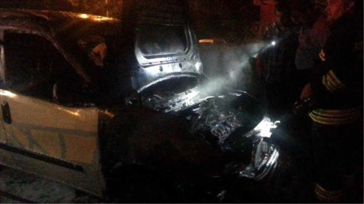 Bartın\'da Park Halindeki Otomobil Yandı