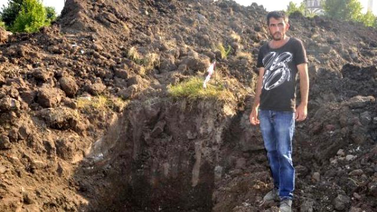 Belediye Hizmet Binası İnşaatı Kazısında 50 Santimlik Top Mermisi Bulundu