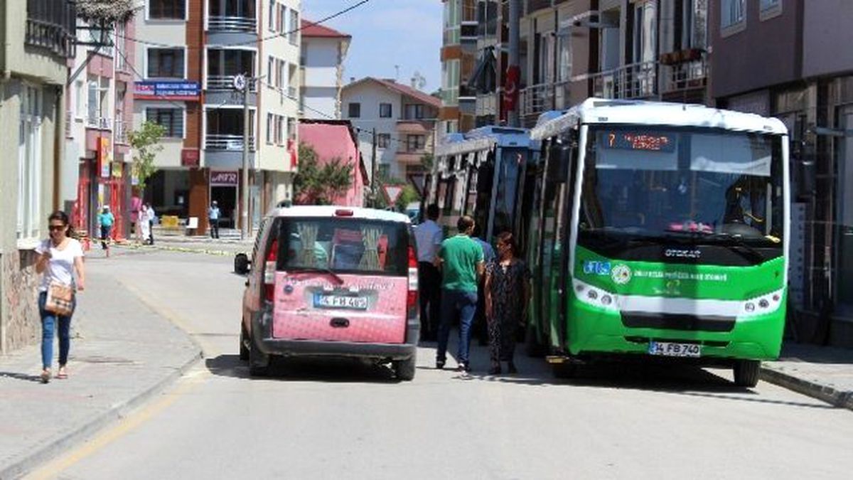 Bolu\'da Şüpheli Bavul Paniği