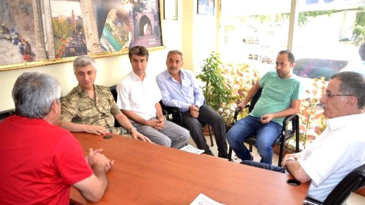 Komutandan Gazetecilere Veda Ziyareti