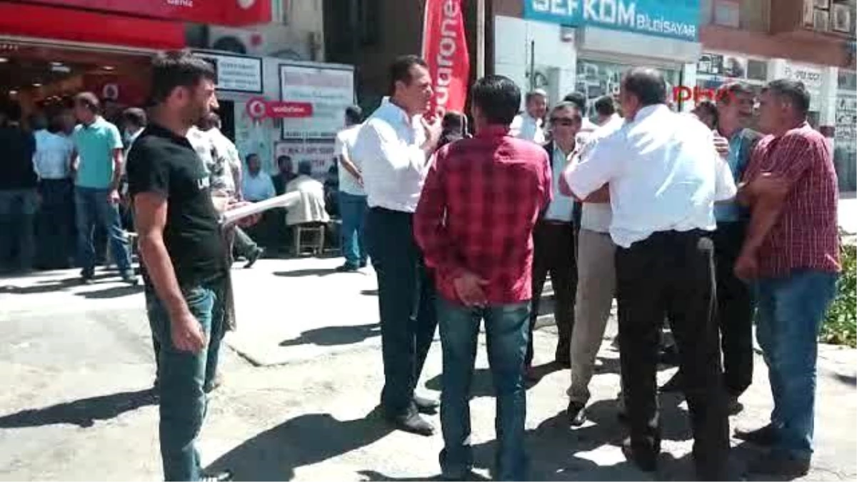 Mardin\'de Köy Korucuları, Derneklerinin Kundaklanmasını Protesto Etti