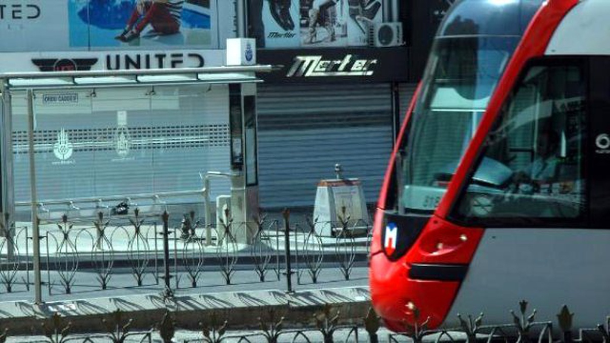 Otobüs Durağına Bırakılan Poşet Bomba Paniğine Neden Oldu
