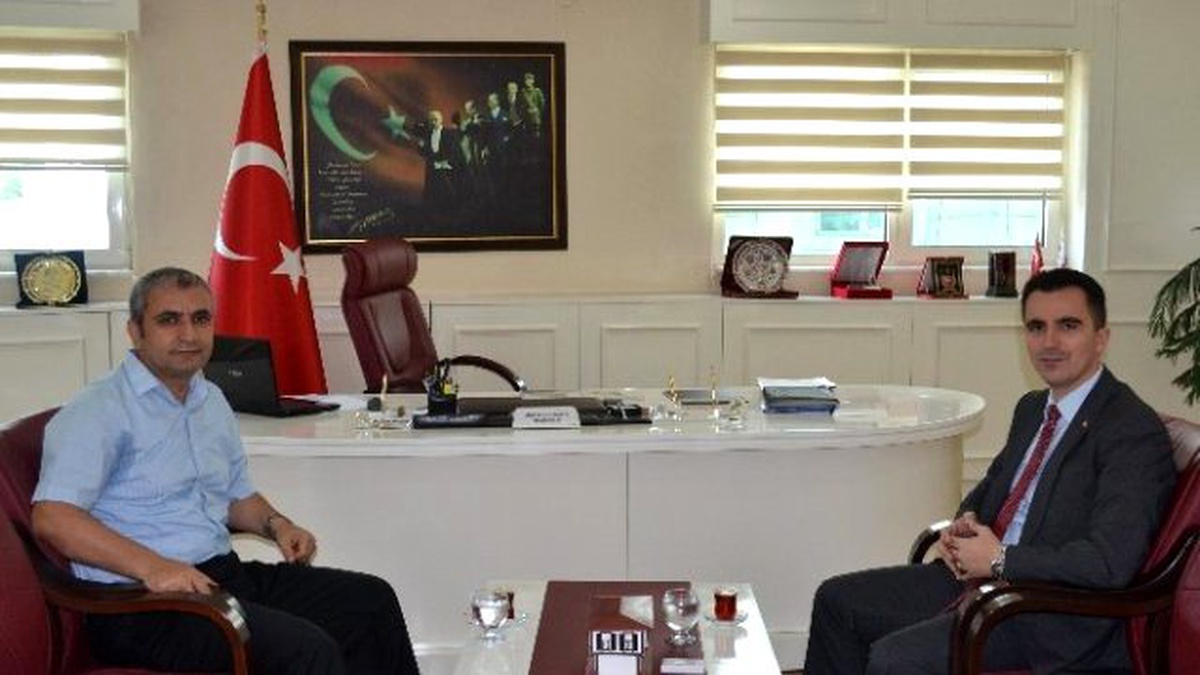 Özer Akoğlu Kozlu Kaymakamı Ahmet Karakaya\'yı Makamında Ziyaret Etti