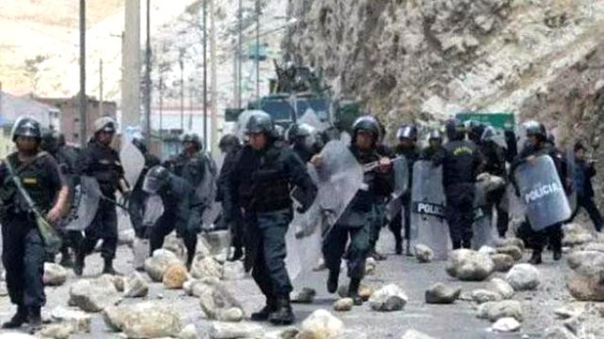 Peru\'da Madenciler ve Polis Çatıştı: 1 Ölü